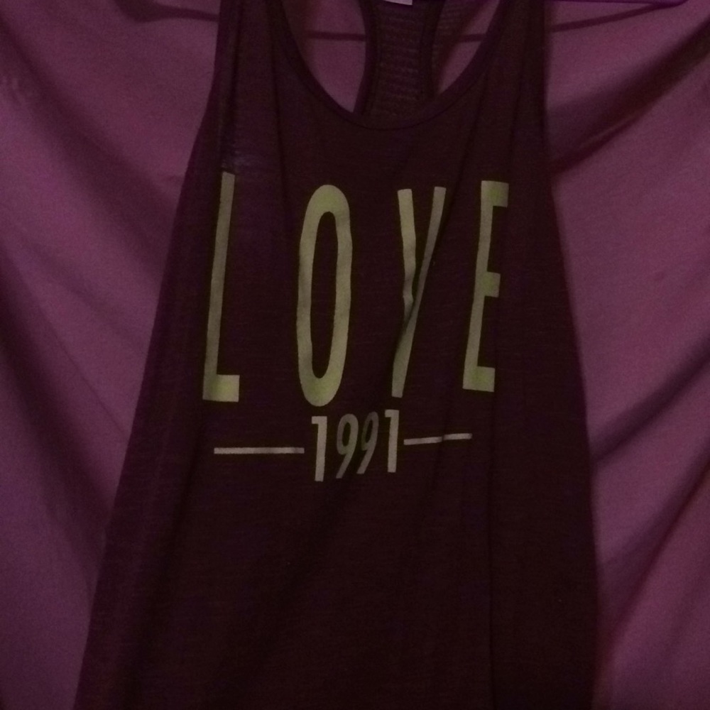 Cute maroon tank top